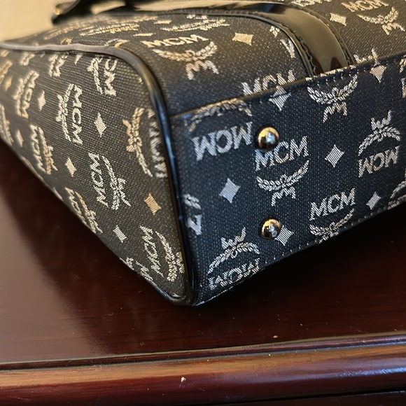 Mcm bag. EUC! Comes with dustbag!!! - Picture 5 of 8